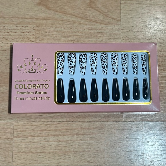 New 24 piece Press On Nails with tabs and kit to adhere - Picture 3 of 3